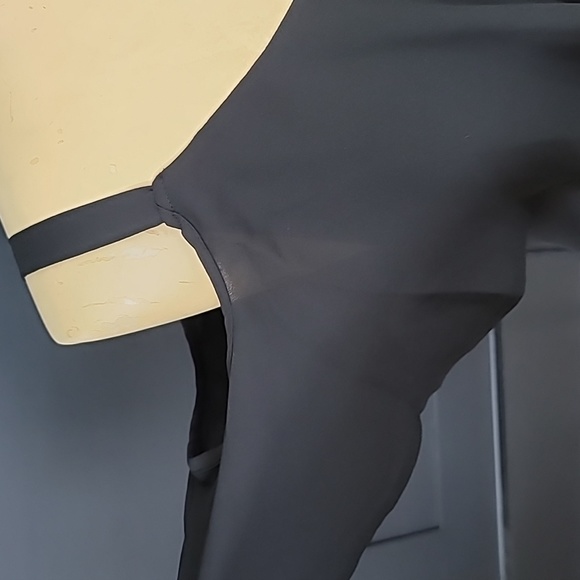 Flutter sleeve Top - Picture 2 of 7